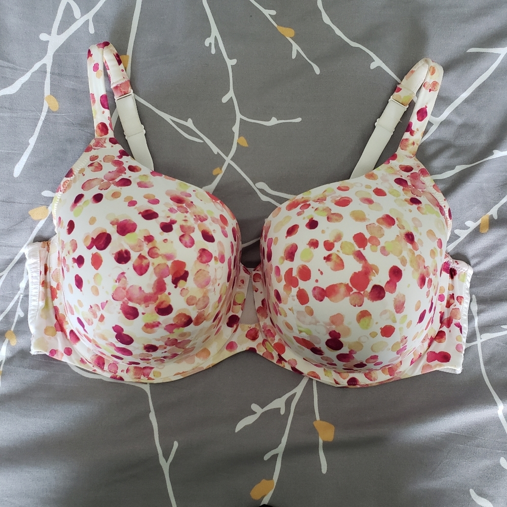Beautiful blotted Cacique bra, size 42DDD.